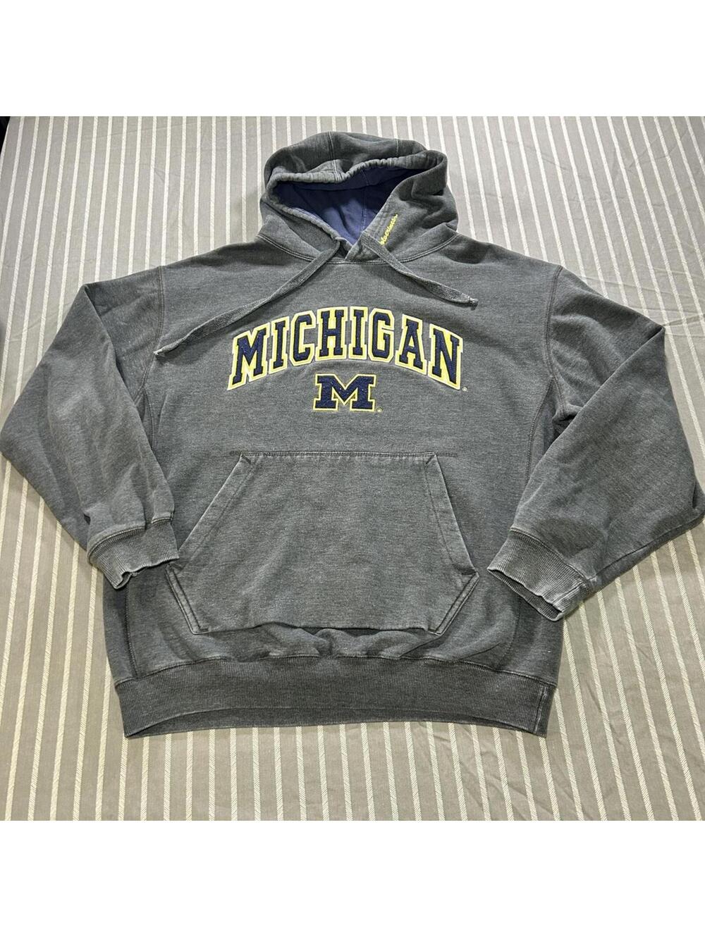 University of Michigan Men's Vintage Sweatshirt Colosseum Embroidered Hoodie XL